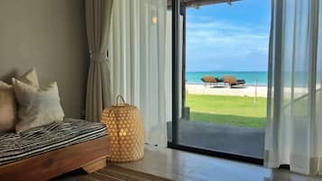 Single Room, 1 Bedroom, Ocean View | Living area | Smart TV