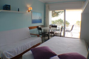 1 chambre, fer et planche à repasser, Wi-Fi gratuit, draps fournis