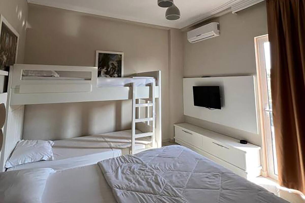 Habitación cuádruple, balcón | Wifi gratis