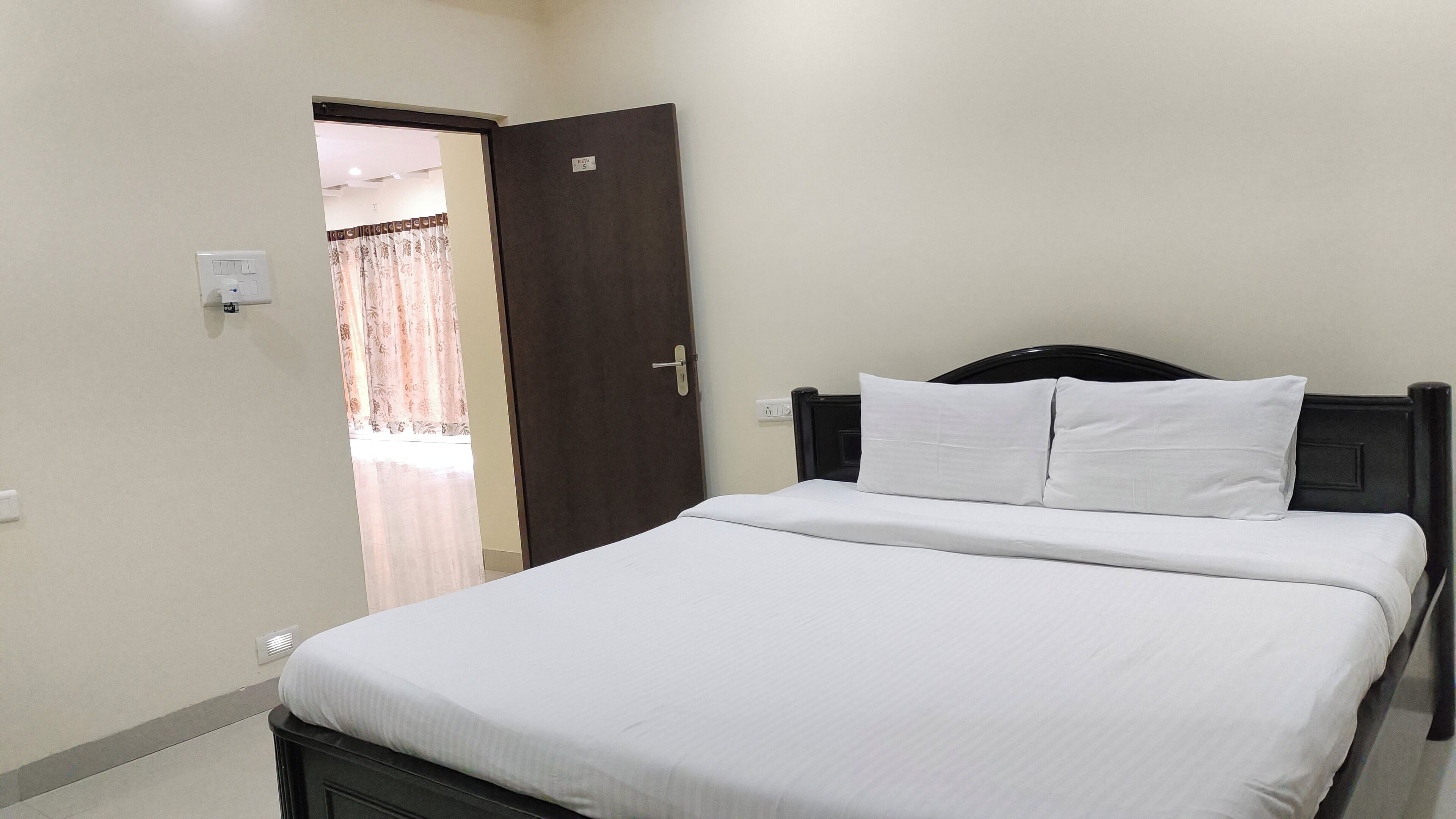 Basic Room | Hypo-allergenic bedding, down duvets, memory-foam beds, in-room safe