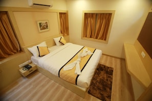 In-room safe, desk, blackout curtains, soundproofing