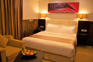Minibar, in-room safe, individually decorated, individually furnished - The Secure Inn Hotel (Muscat)