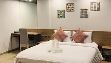 Free minibar, in-room safe, blackout curtains, free WiFi