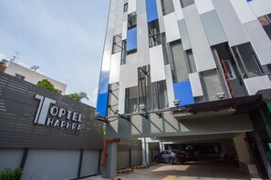 Pintu masuk properti