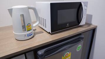 Fridge, microwave, coffee/tea maker, electric kettle