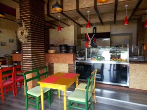 Free daily buffet breakfast - Villa Qendra (Ksamil)