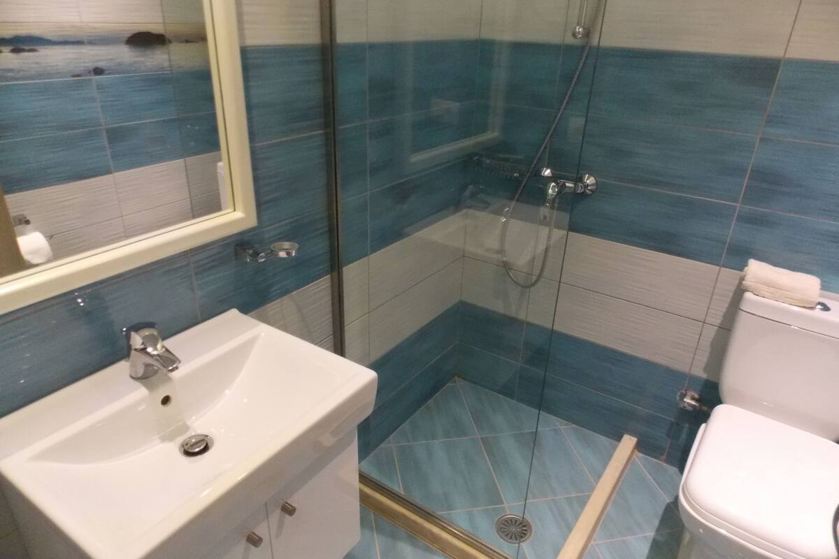 Quadruple Room, Balcony | Bathroom | Shower, towels