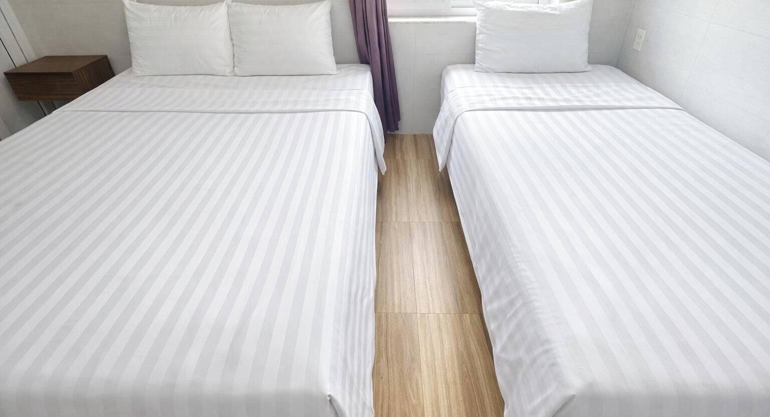 Habitación triple de lujo, vistas a la ciudad | Colchones con acolchado adicional, minibar, sistema de insonorización