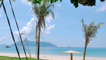 Pantai berhampiran
