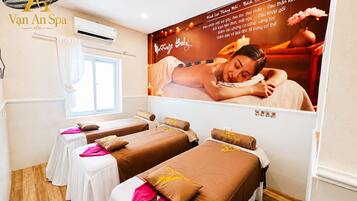 Couples treatment room(s), sauna, steam room, body treatments