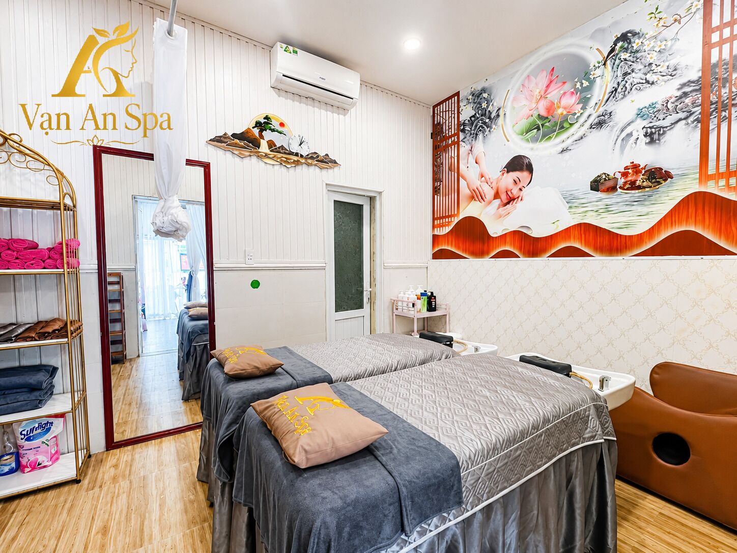 Couples treatment rooms, sauna, steam room, body treatments