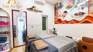 Couples treatment rooms, sauna, steam room, body treatments