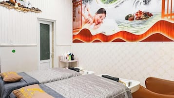 Couples treatment room(s), sauna, steam room, body treatments