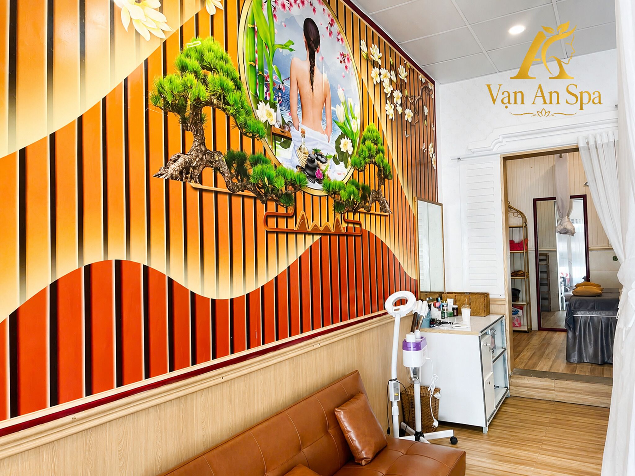 Couples treatment rooms, sauna, steam room, body treatments