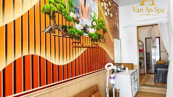 Couples treatment rooms, sauna, steam room, body treatments