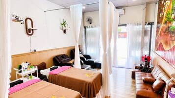 Couples treatment rooms, sauna, steam room, body treatments