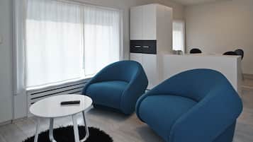 Deluxe Studio (2) | Living area | LCD TV, iPod dock, MP3 dock
