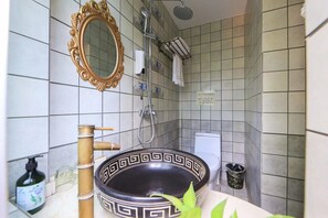 Doccia, soffione a pioggia, set di cortesia gratuito, asciugacapelli