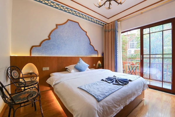 Comfort Double Room | Desk, blackout curtains, soundproofing, free WiFi