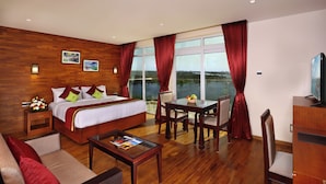 Premium bedding, laptop workspace, soundproofing, iron/ironing board - JVK Park Hotel (Kanayannur)