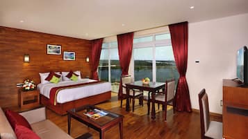 1 bedroom, premium bedding, laptop workspace, soundproofing