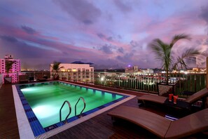 Outdoor pool - JVK Park Hotel (Kanayannur)
