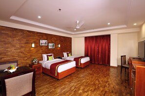 Premium bedding, laptop workspace, soundproofing, iron/ironing board - JVK Park Hotel (Kanayannur)