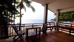 Beachfront Bungalow | Terrasse/Patio