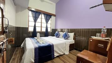 Dobbelt- eller tomannsrom – basic | Lydisolert, wi-fi (inkludert) og sengetøy