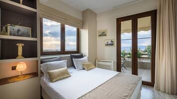 1 Schlafzimmer, Zimmersafe, Schreibtisch, Bügeleisen/Bügelbrett