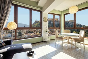Smart TV, DVD player, books, stereo - The 1 and only Acropolis penthouse! (Athens)