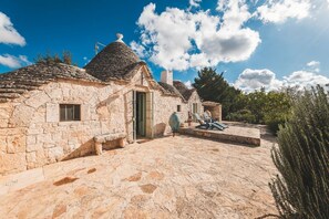 Terrace/patio - Trullo Mario: Trulli with Pool in Alberobello, Pet Friendly (Alberobello)