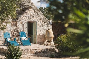 Terrace/patio - Trullo Mario: Trulli with Pool in Alberobello, Pet Friendly (Alberobello)