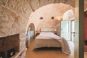1 bedroom, iron/ironing board, WiFi, bed sheets - Trullo Mario: Trulli with Pool in Alberobello, Pet Friendly (Alberobello)