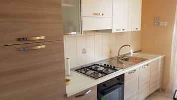 Cookware/dishes/utensils