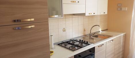 Cookware/dishes/utensils