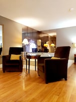 浪漫客房, 1 张特大床, 按摩浴缸 | 客房服务设施