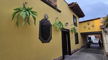 Entrada al alojamiento