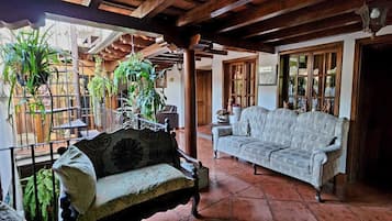 Room (#9) | Living area | TV