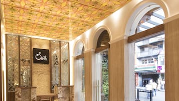 Coin salon dans le hall