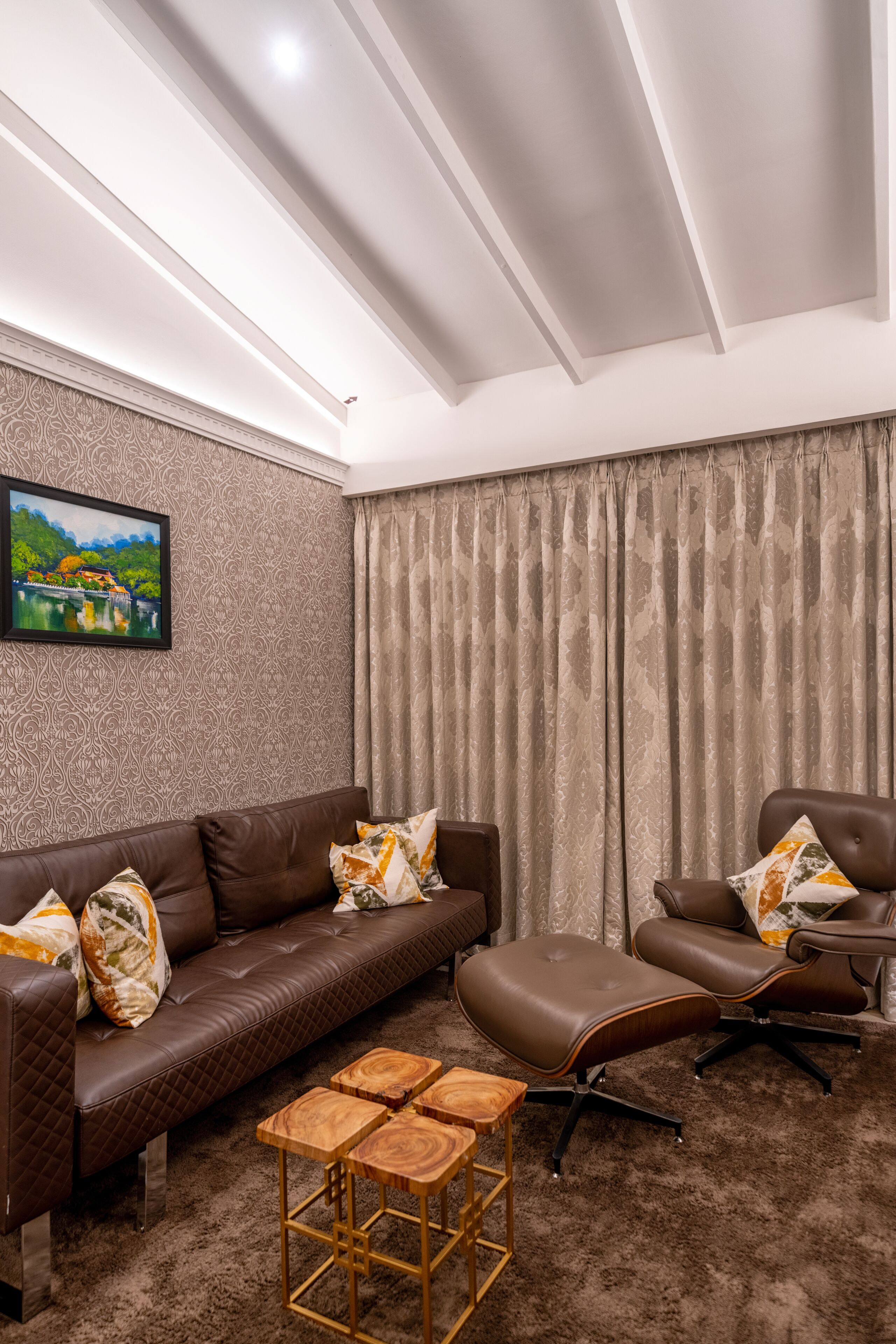 radh royal suite | living area