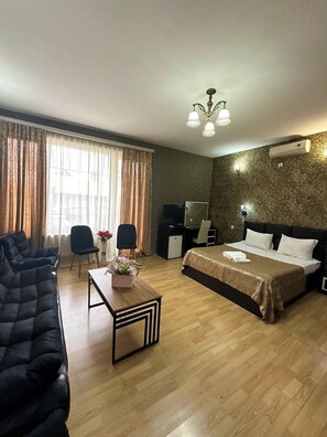 Premium bedding, down duvets, blackout curtains, soundproofing - Qeroli Hotel (Tbilisi)