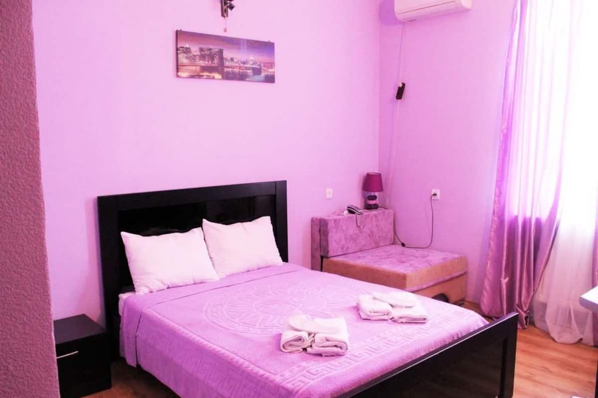 Standard Room, 1 King Bed | Premium bedding, down comforters, blackout drapes, soundproofing