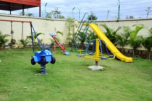 Zona de juegos infantil al aire libre