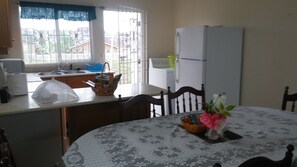 Dining - Getaway Home (Falmouth)
