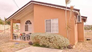 Bungalow, 2 Bedrooms | 2 bedrooms, iron/ironing board, free WiFi, bed sheets