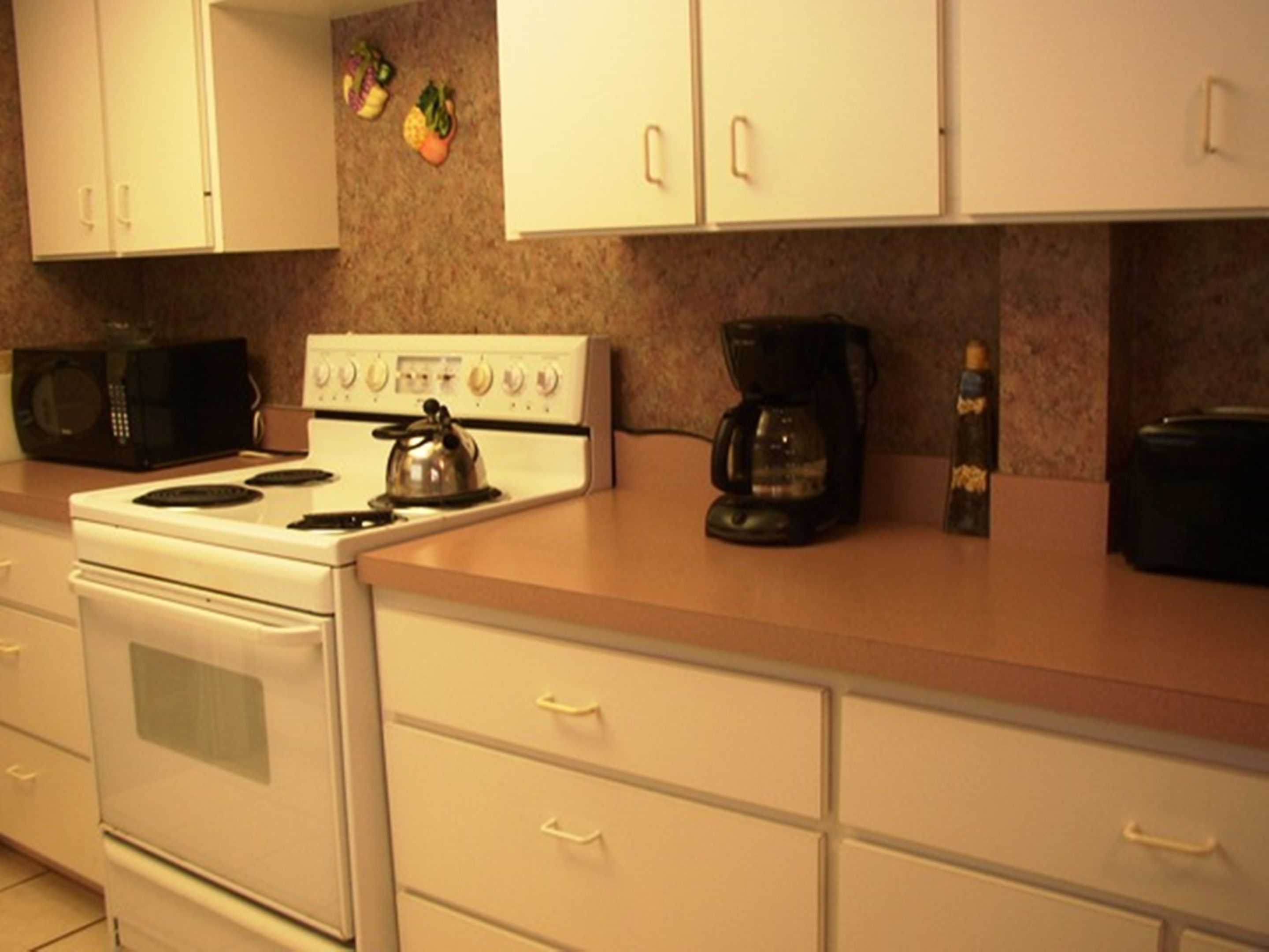 beachfront, family condo, 2 bedrooms, non smoking, pool view full kitchen, villa #46 | private kitchen | fridge, dining tables