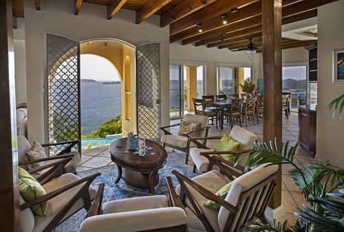 Private oceanfront villa with gorgeous sunsets!