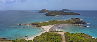 LA CANCIÓN DE SIREN. Villa frente al mar privada en 2. 5 acres. Hermosas puestas de sol, playa