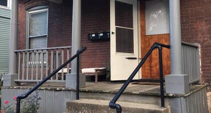 Cozy Downtown Apartment - Steps to UK and Downtown!